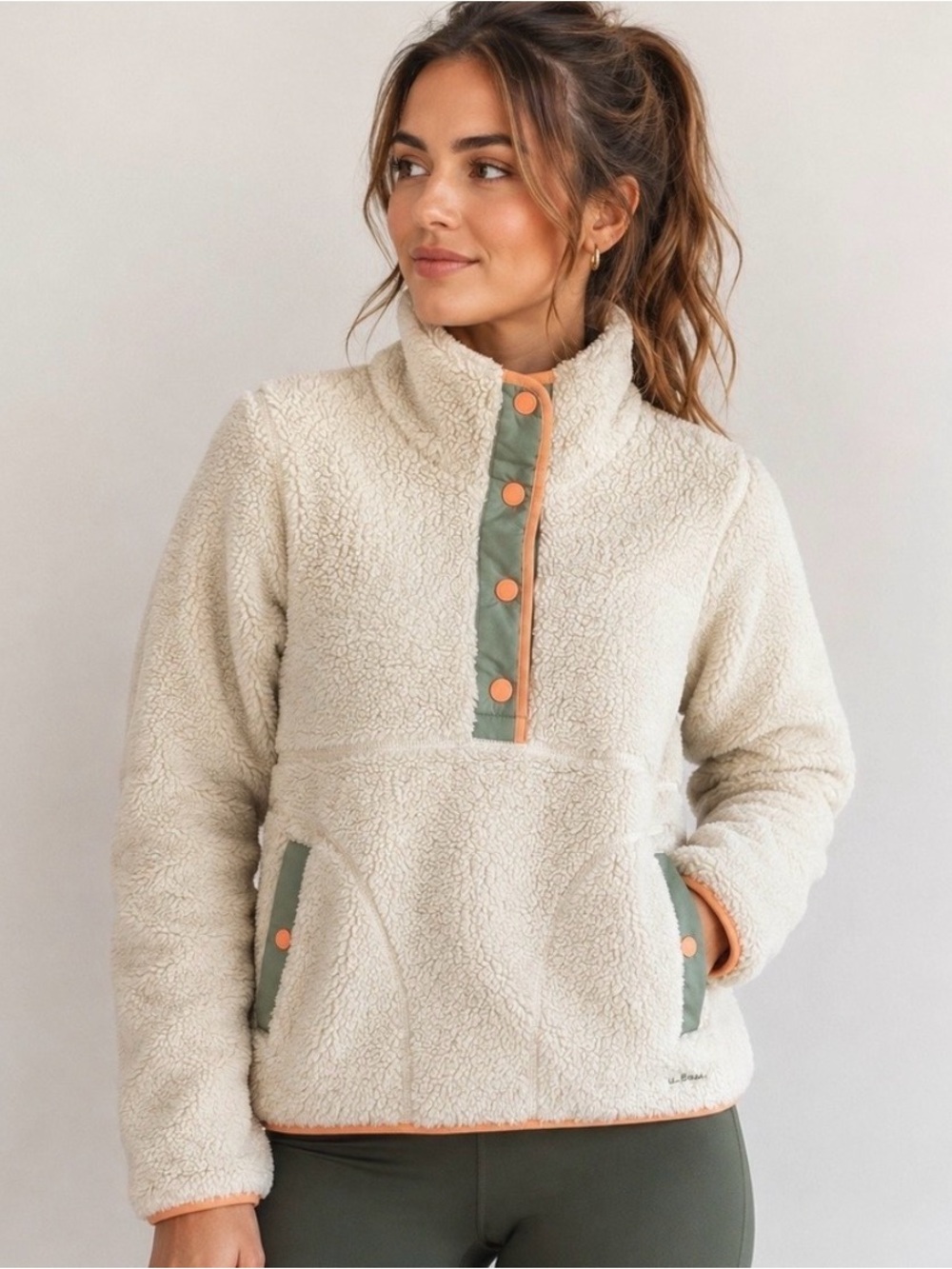 L.L. Bean Women’s Sherpa Fleece Pullover in Soapstone Size Medium